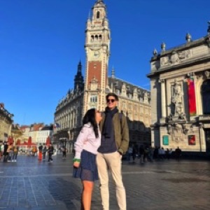 Du ciel bleu à Lille (‼️) = couleurs d'automne sur l'architecture, les arbres et @mai_lv